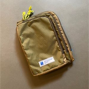 Undefeated Shoulder Bag/Organizer